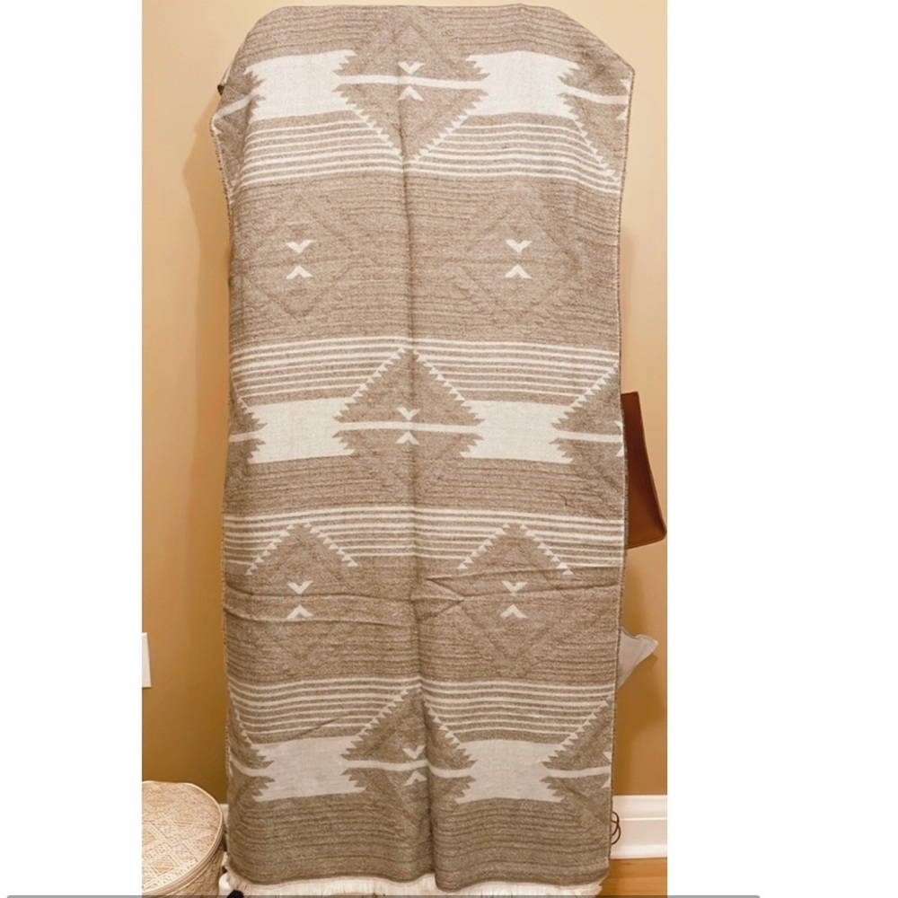Neutral Geometric Print Blanket Scarf - Picture 3 of 5